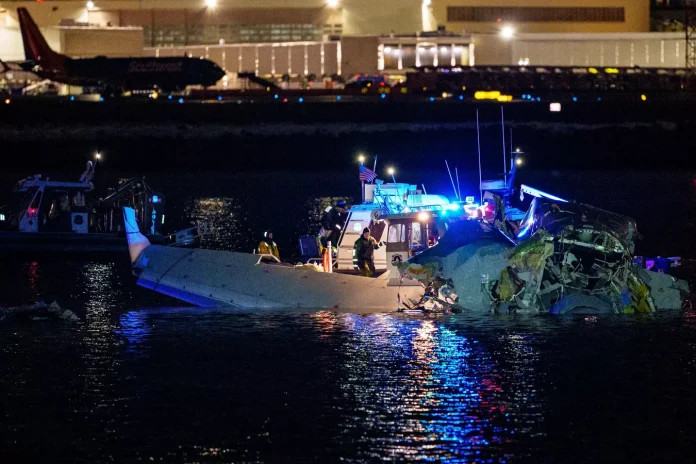 Un hélicoptère militaire en collision avec un avion