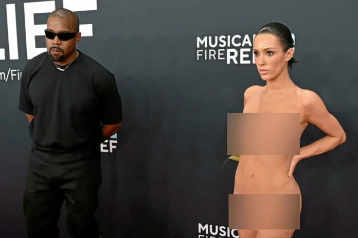 Kanye West et sa compagne Bianca Censori sur le tapis rouge des Grammy Awards, le 2 février 2024. - Credit:David Fisher/Shutterstock/SIPA