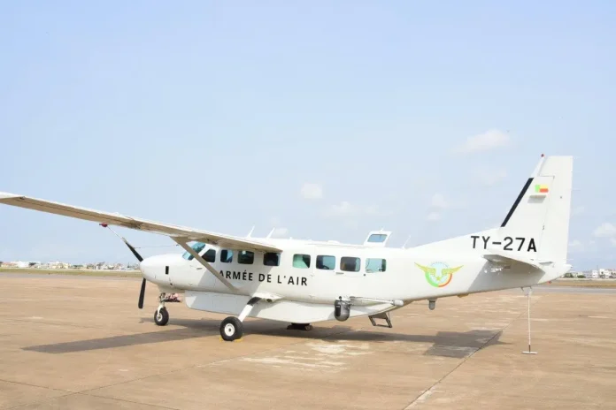 Remise officielle d’un avion de surveillance et de reconnaissance aux Forces Armées Béninoises par l'Union européenne