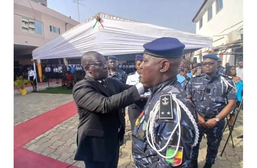 Police républicaine : Brice Alowanou officiellement élevé au rang d’inspecteur général de deuxième classe