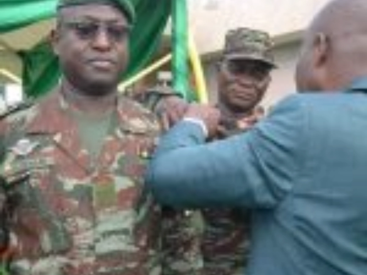 Armée béninoise : Fructueux Gbaguidi et Dieudonné Tévoèdjrè reçoivent de nouvelles étoiles