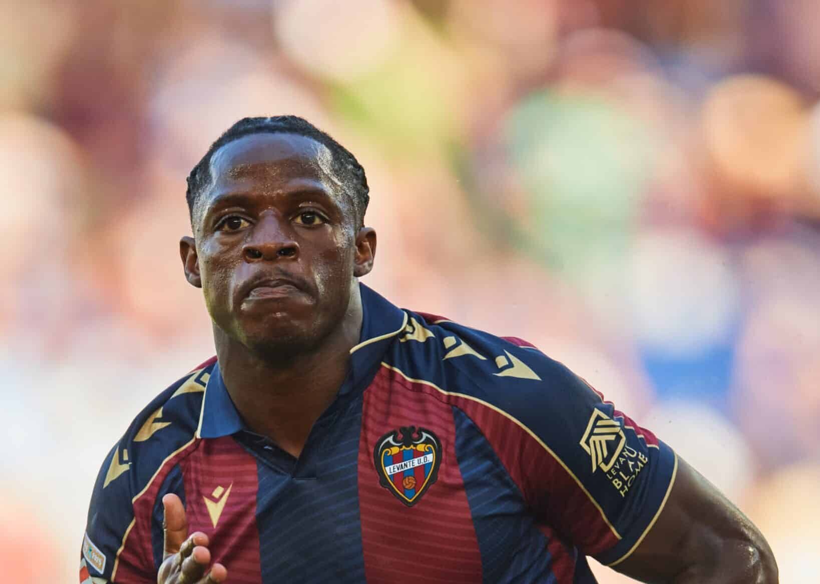 Arsenal et Man United en lice pour le Camerounais
