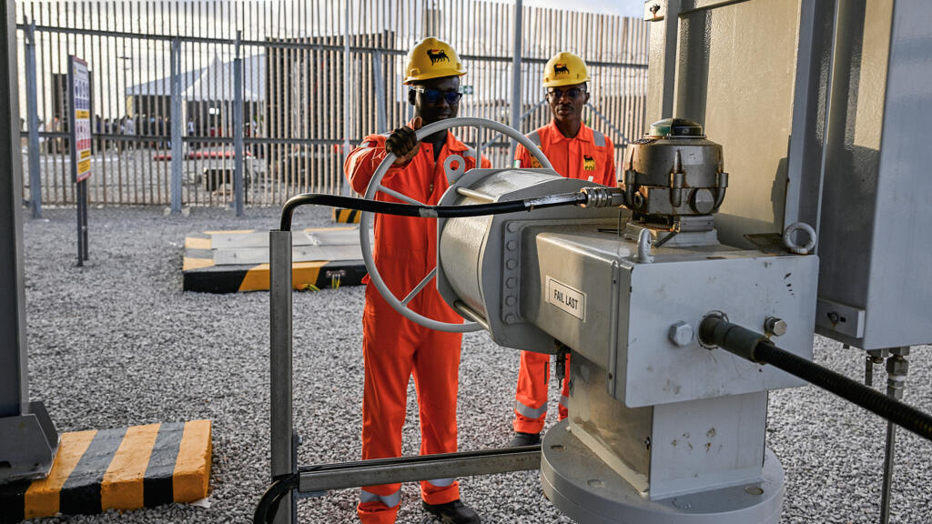 Plateforme pétrolière au large