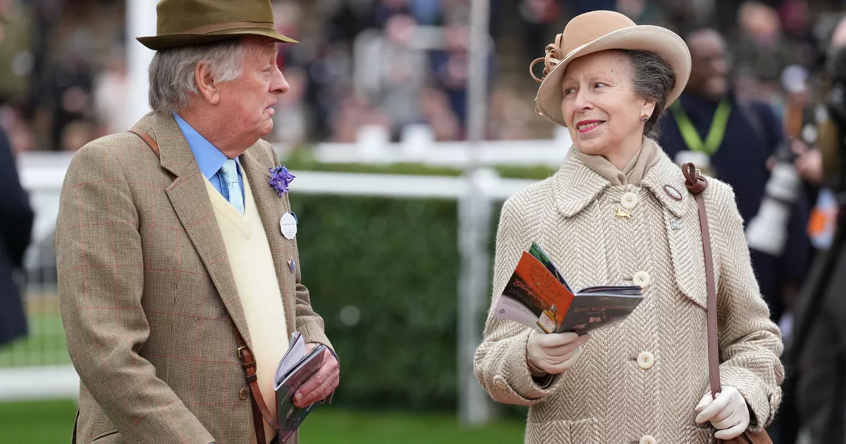 l’ex de la reine Camilla toujours aux petits soins pour… la princesse Anne !