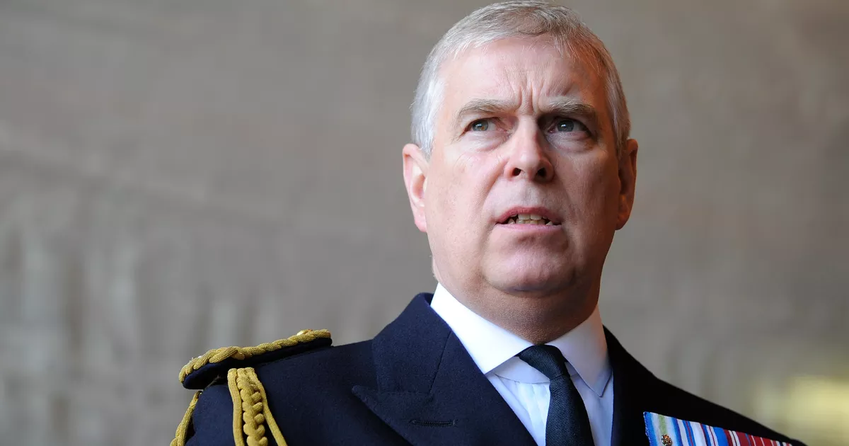 comment le roi Charles III a précipité la chute de son frère
