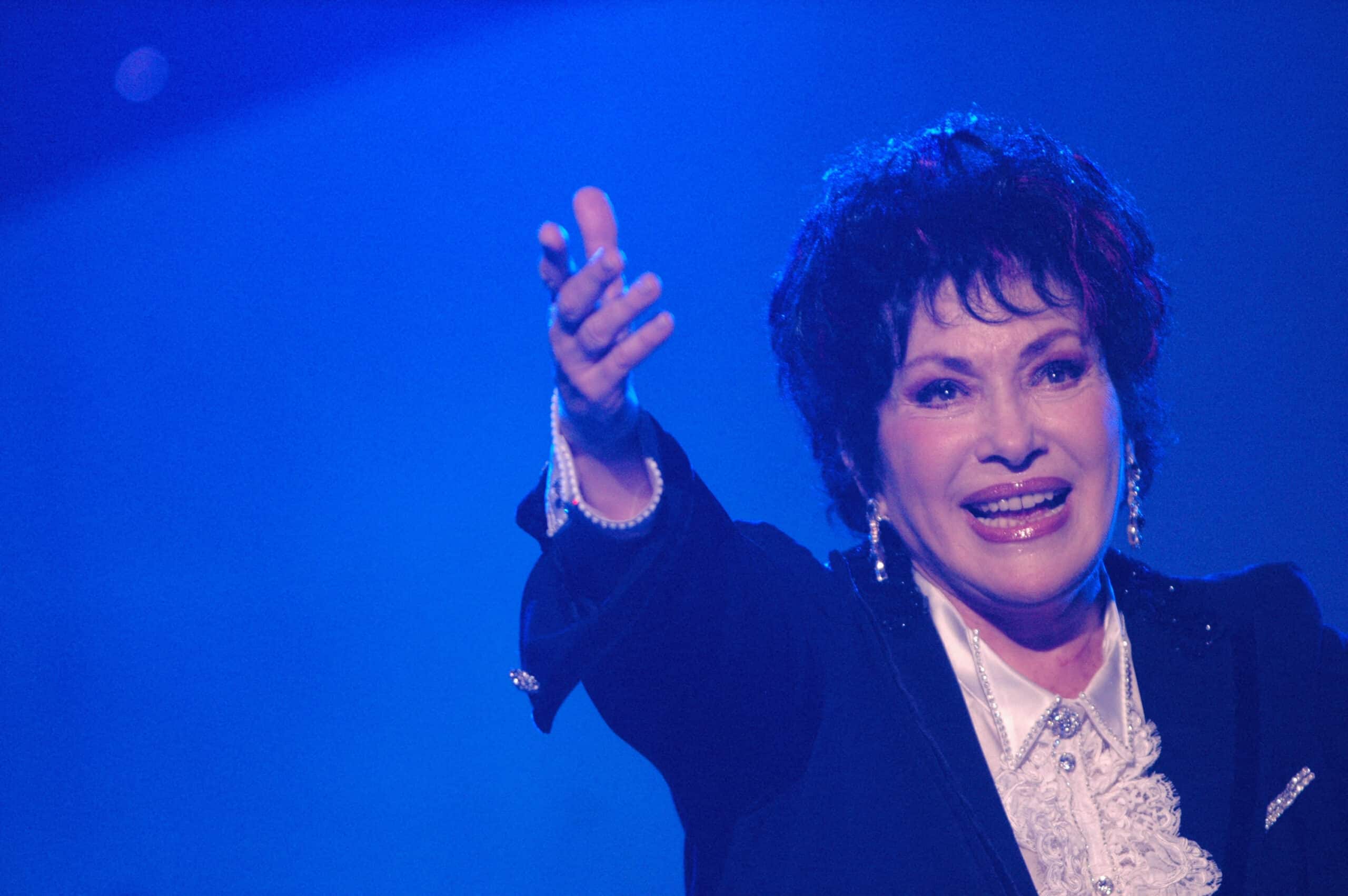 Rika Zaraï : chanteuse, mais pas que… cette autre carrière, dans la santé, qui lui a valu des attaques