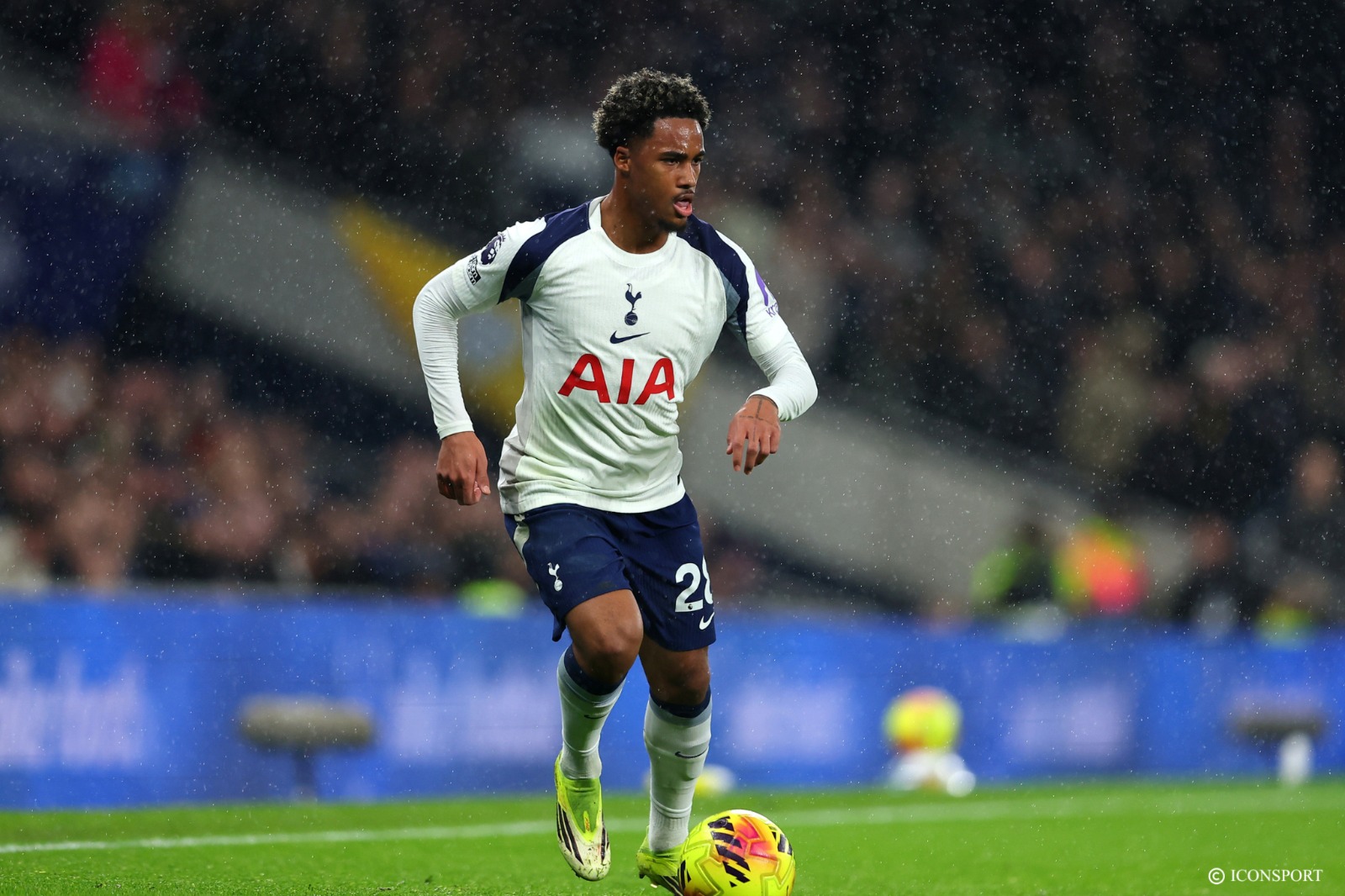 Tottenham : Wilson Odobert victime d’une rupture du ligament croisé 