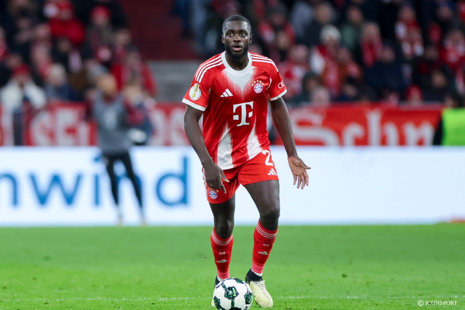 Bayern Munich : Ciblé par le Real Madrid, Dayot Upamecano prolonge son contrat 