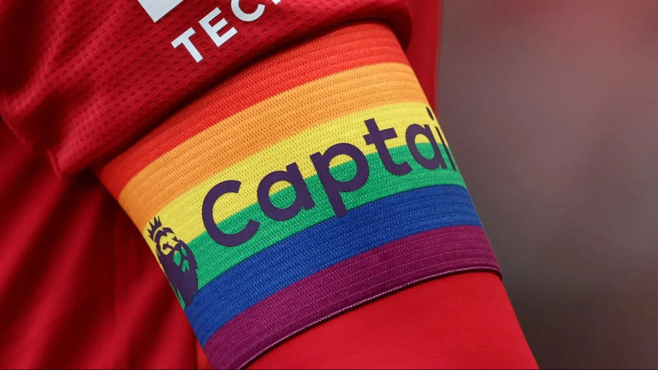 Une star de la Premier League reproche à son club de l’avoir fait paraître g.ay