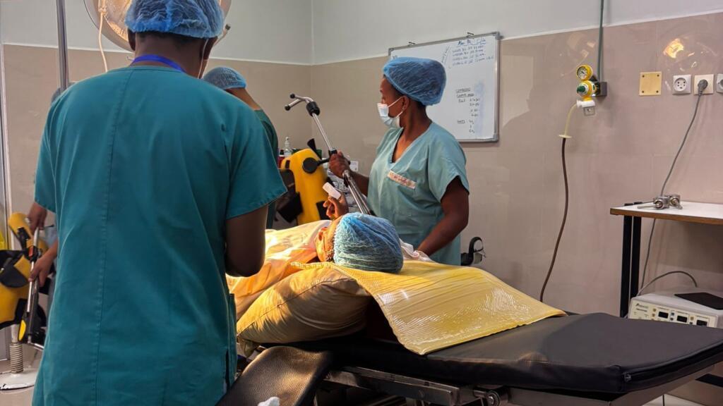 Madagascar: une campagne contre la fistule obstétricale, lésion grave touchant les femmes ayant accouché