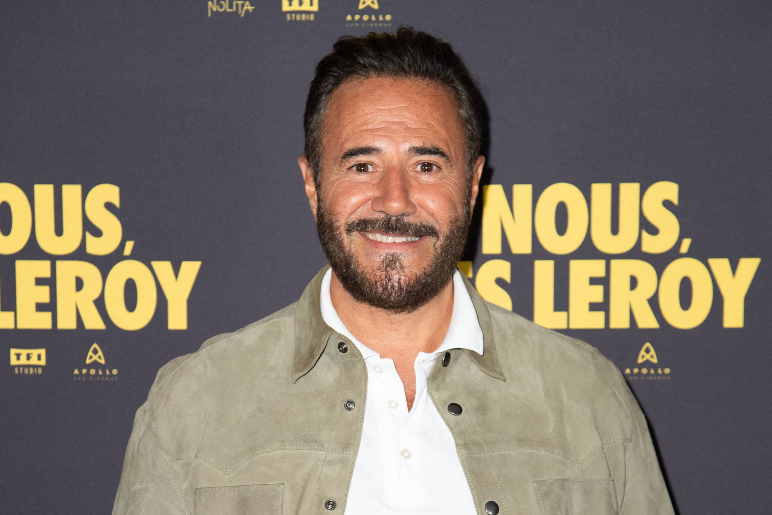José Garcia, en famille dans une chambre de bonne : ses parents travaillaient pour les "grandes familles" du XVIème arrondissement
