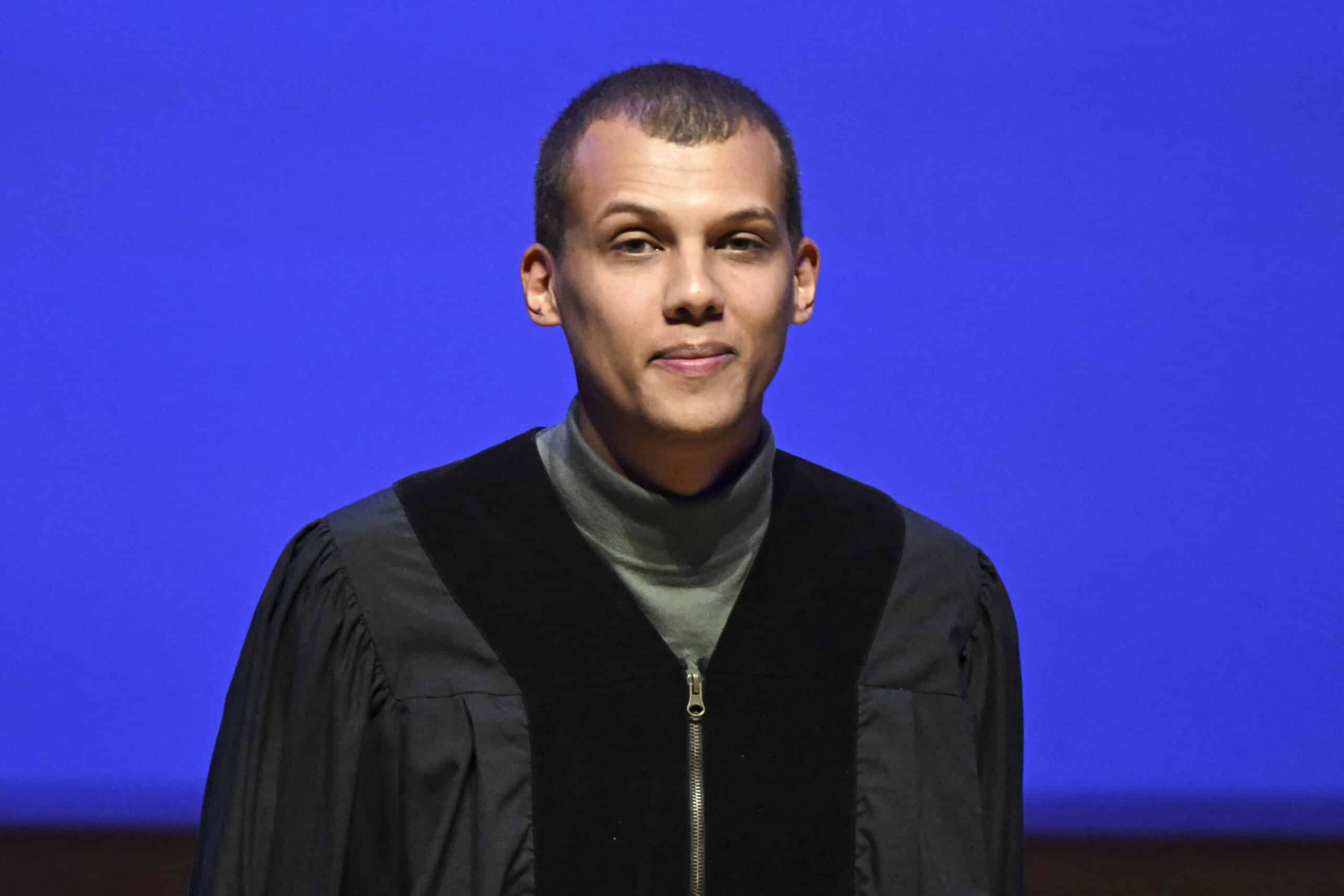 Stromae : après X années d’absence, le chanteur fait son grand retour avec Orelsan