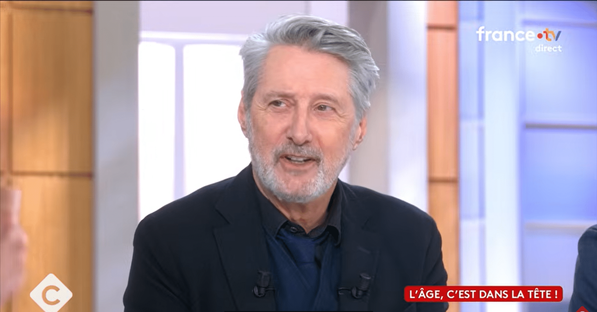 Vendredi 20 mars, Antoine de Caunes était l'invité de Mohamed Bouhafsi dans "C à vous" sur France 5. L'occasion d'évoquer le décès de Bruno Salomone qui, selon lui, n'a pas eu la reconnaissance qu'il méritait.