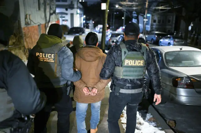 Expulsion de migrants – un accord de 40 millions de dollars entre les États-Unis et l&rsquo;Afrique tourne au scandale
