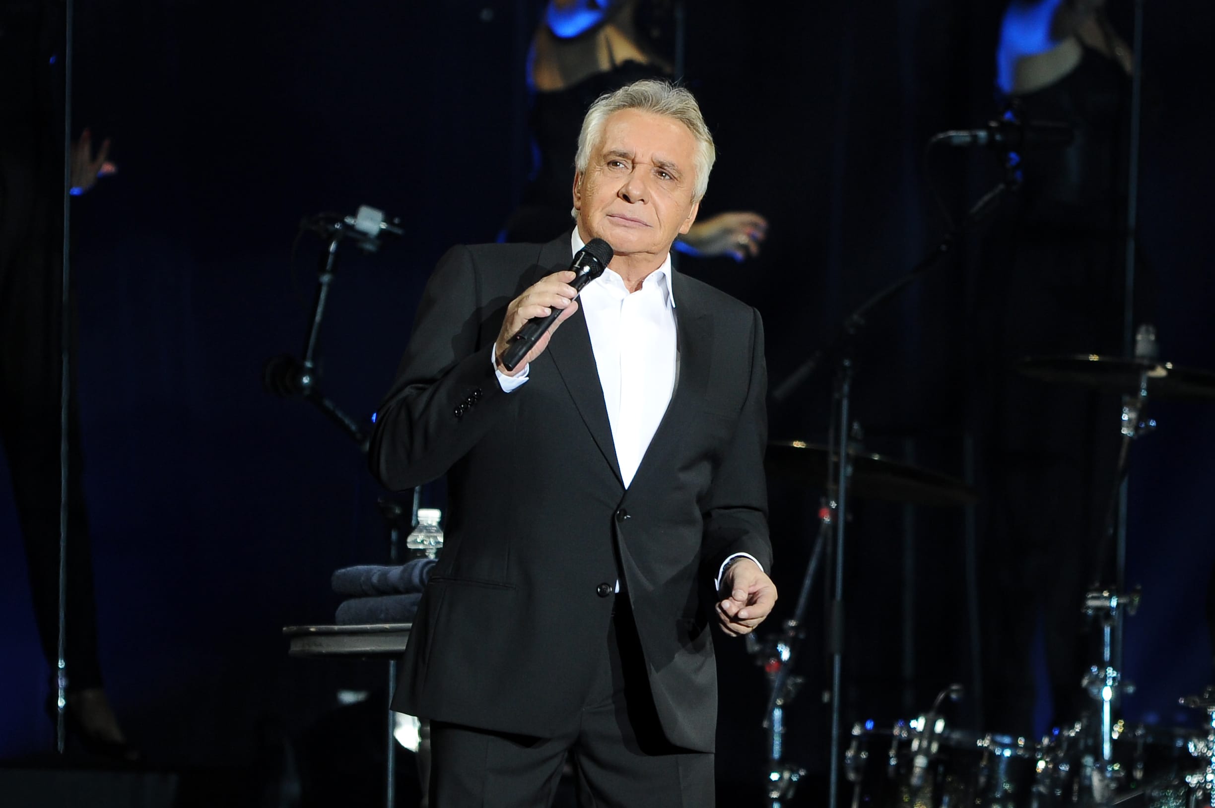 Michel Sardou et son épouse créent la surprise à Bormes-les-Mimosas : un restaurant du coin les affiche
