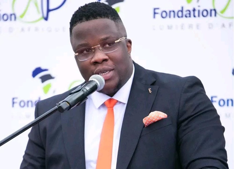 Apoutchou National, bloggeur et chanteur ivoirien