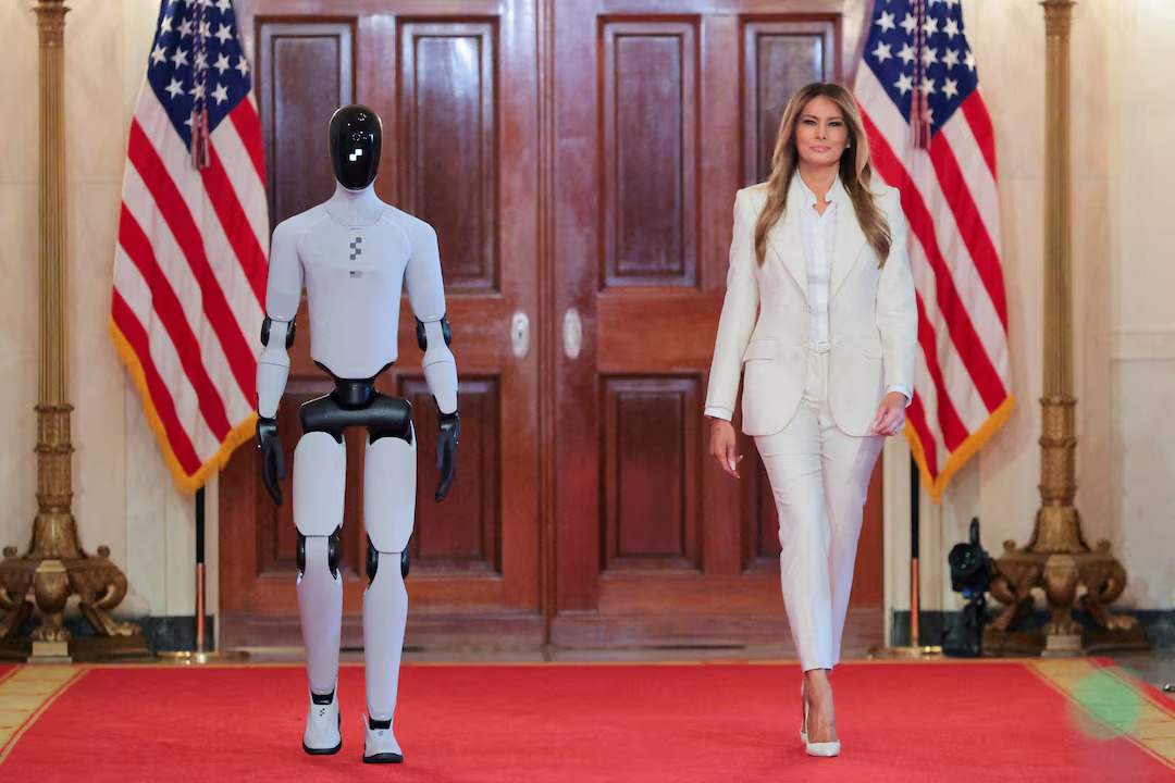 Un robot humanoïde accompagne Melania Trump à la Maison Blanche