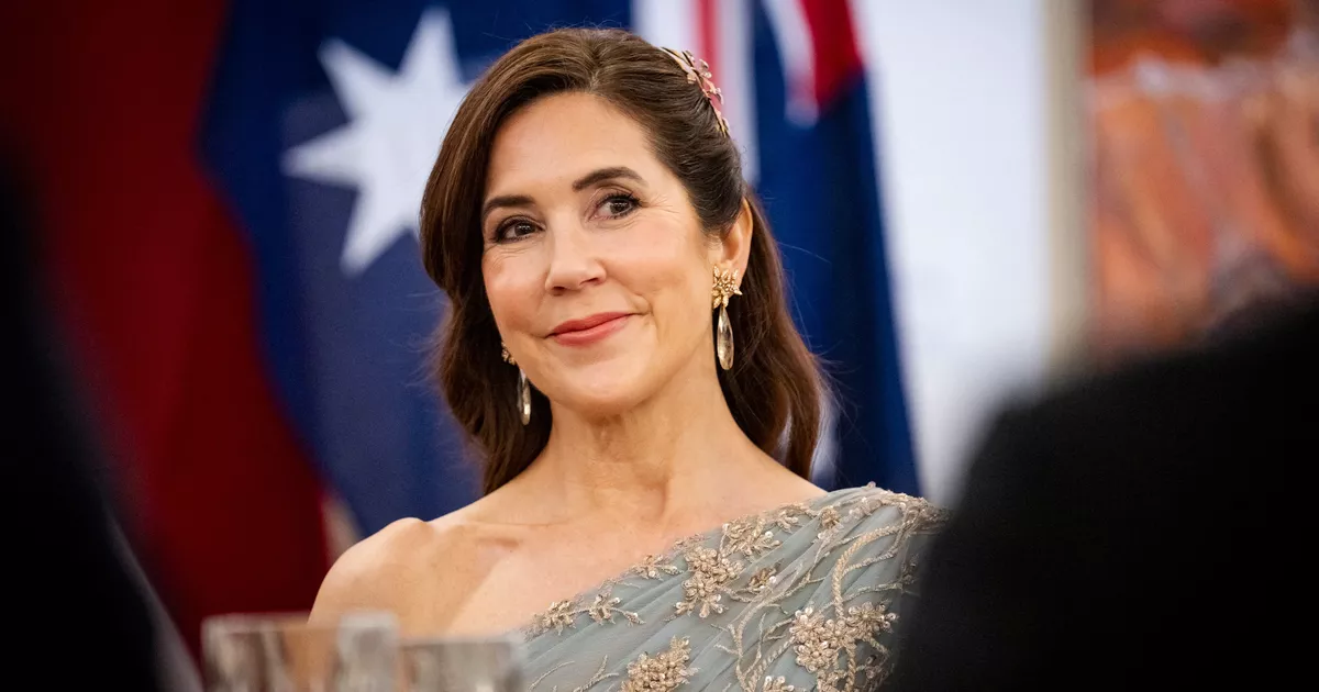En Australie, Mary de Danemark recycle pour la quatrième fois depuis 2010 sa robe de bal bleue d’un couturier danois