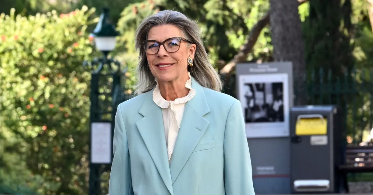 Caroline de Monaco rayonne dans un look printanier auprès de son frère Albert II