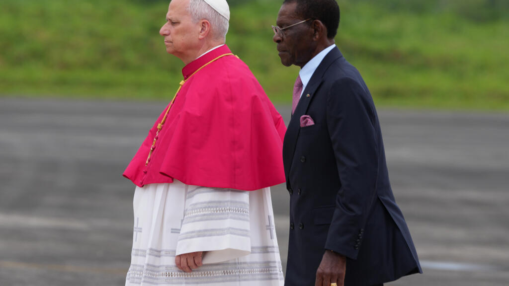 Léon XIV, arrivé en Guinée équatoriale, appelle au «droit» et à la «justice»