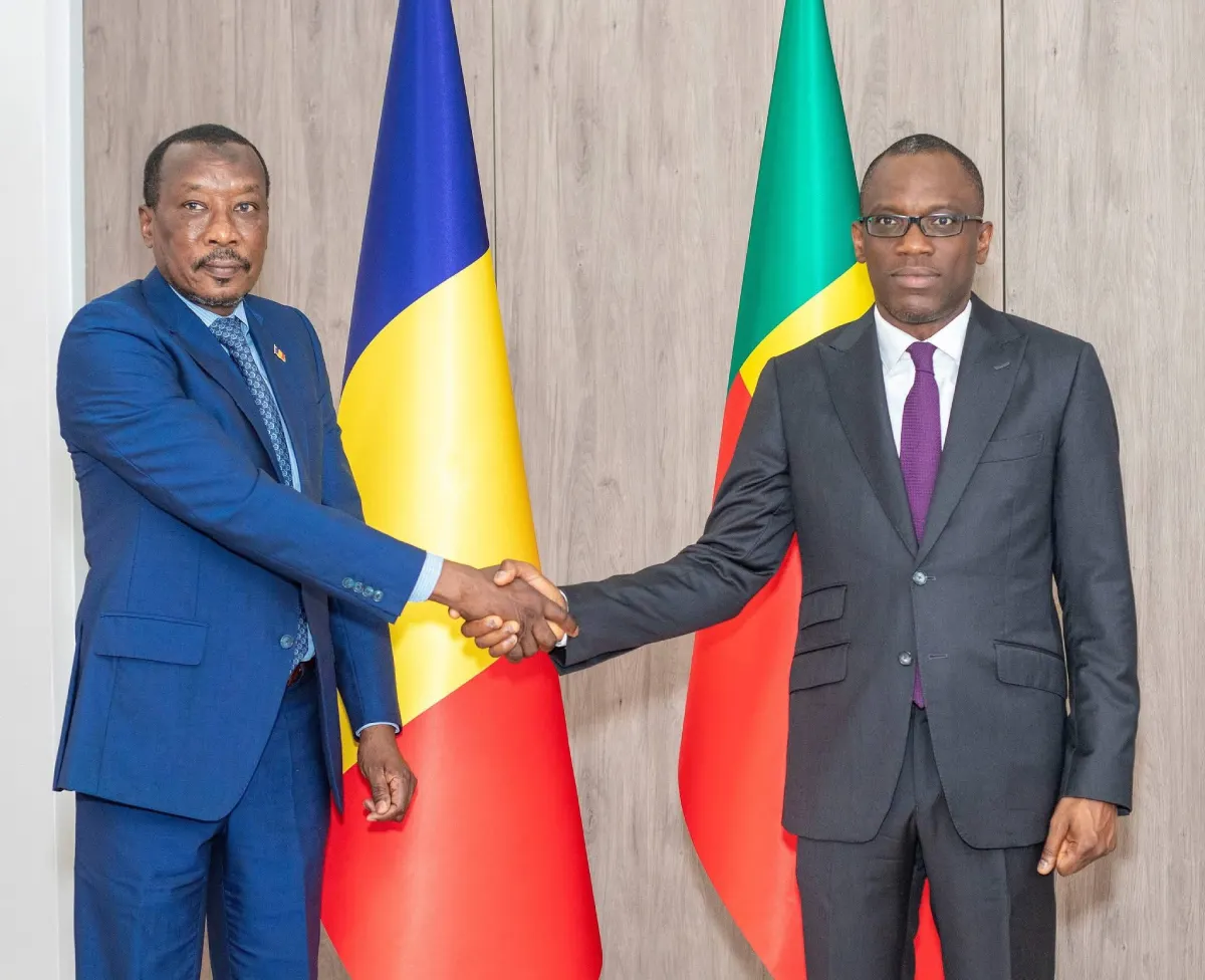 Son Excellence Monsieur l’Ambassadeur du Tchad au Bénin a présenté, les copies figurées de ses Lettres de créance au Ministre des Affaires étrangères du Bénin.