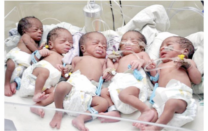 Nigeria – restée sans enfant pendant 14 ans, elle décède après avoir mis au monde des quintuplés