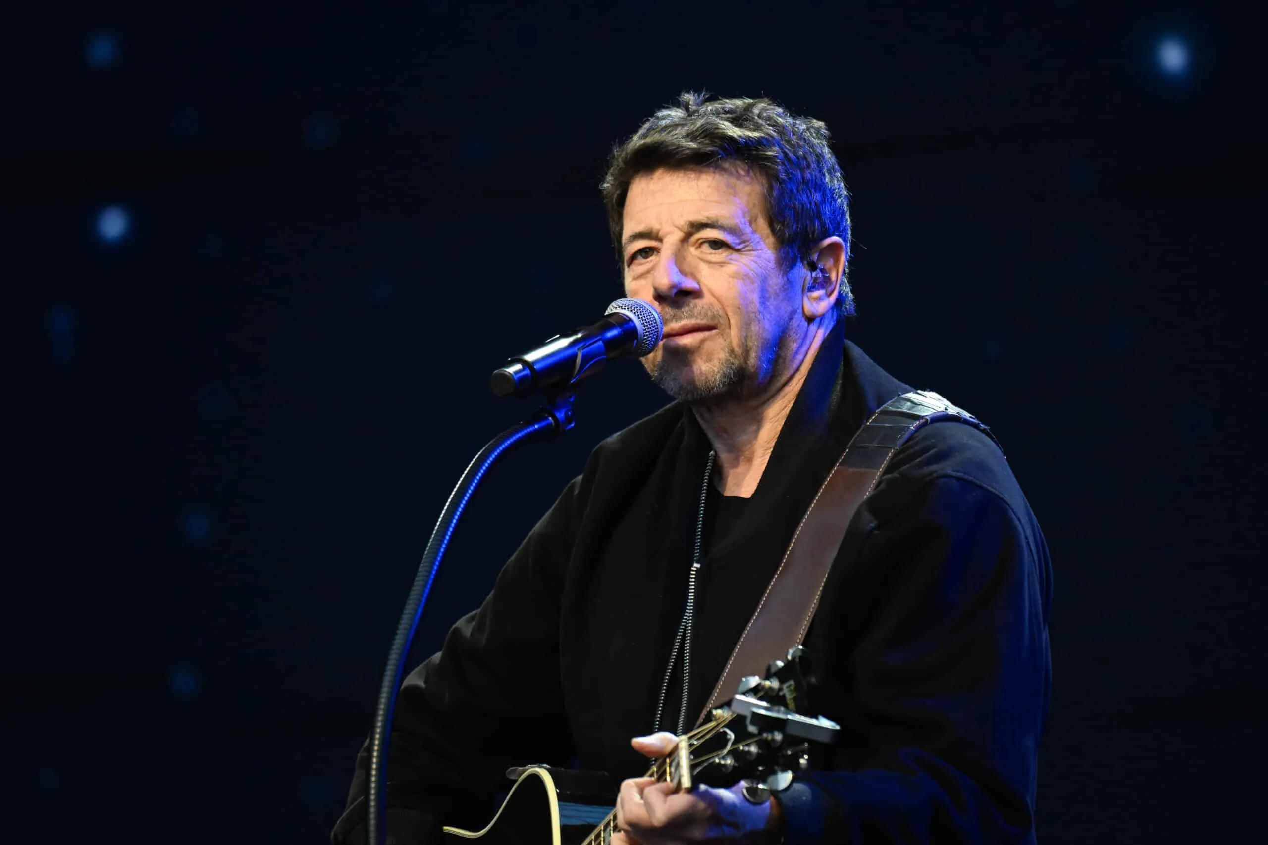 "Aspirer le téton", "Un doigt dans les parties intimes", Patrick Bruel : une figurante des Enfoirés raconte avoir été agressée dans une piscine
