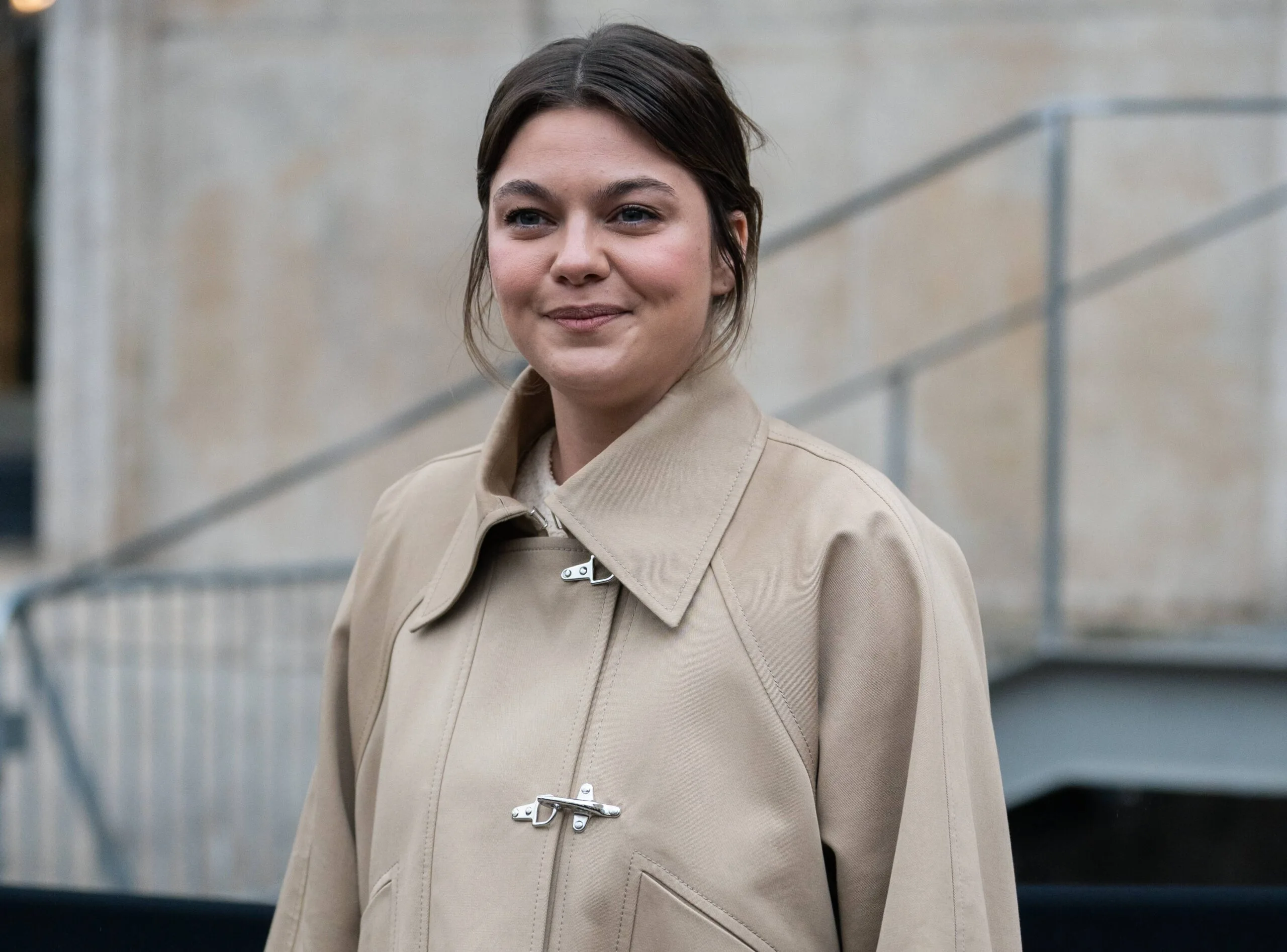"C'était rigolo 5 minutes" : jeune mariée, Louane en a déjà marre