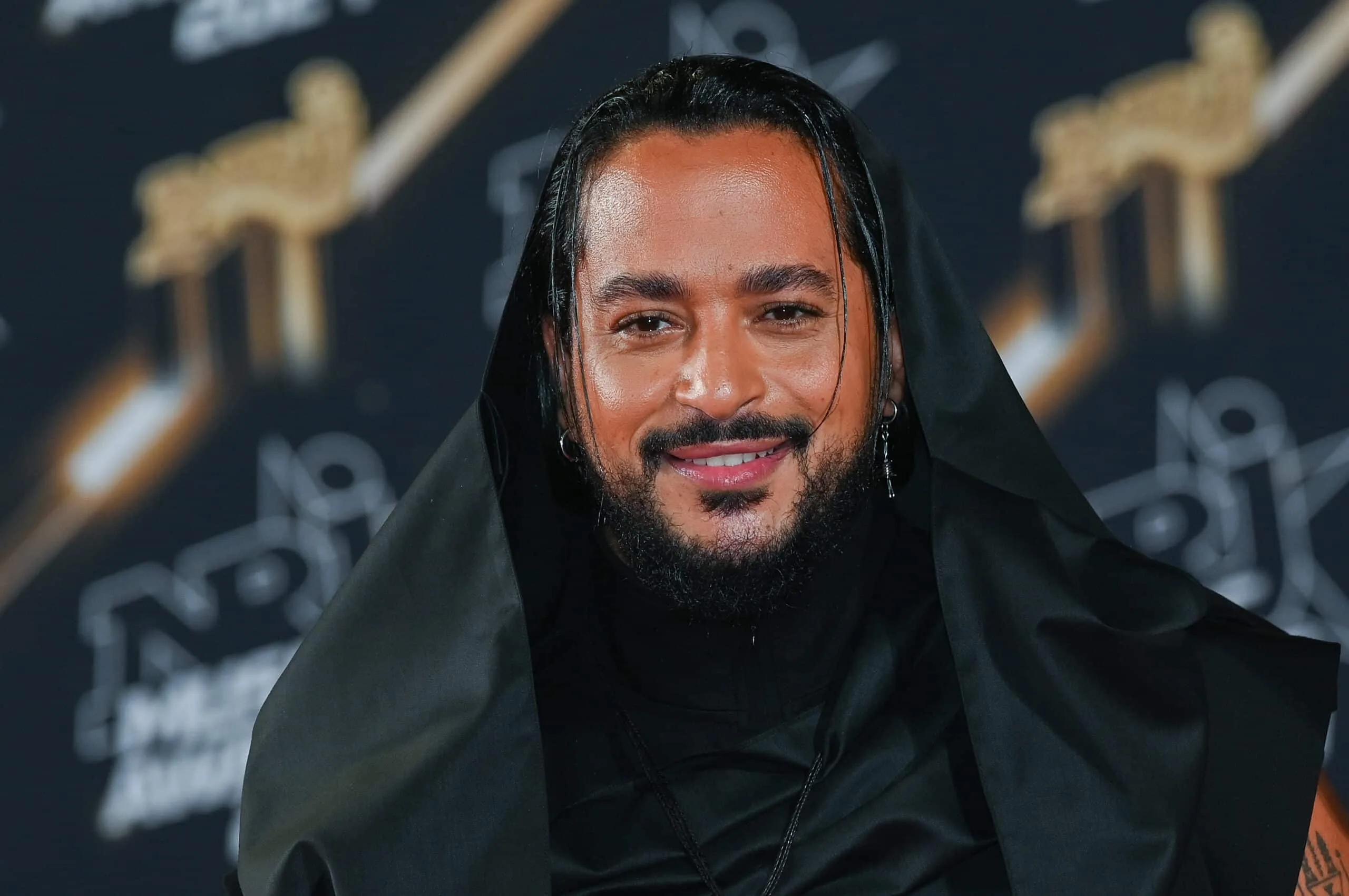 Slimane est devenu "plus égoïste" et l’assume totalement avec son nouvel album : "Vous savez quoi ? Ça fait du bien !"