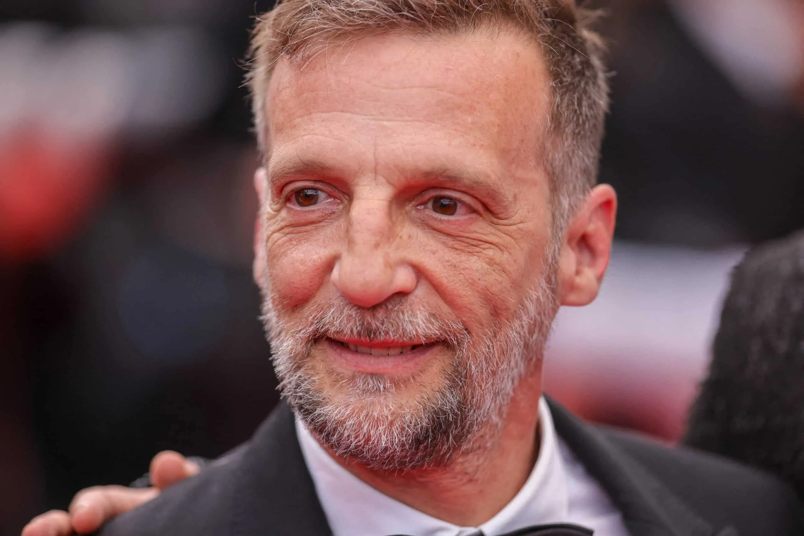 Mathieu Kassovitz, son quotidien loin de la cité : sa maison avec jardin, ring de boxe, 2 bâtisses, et vue sur le bois de Vincennes