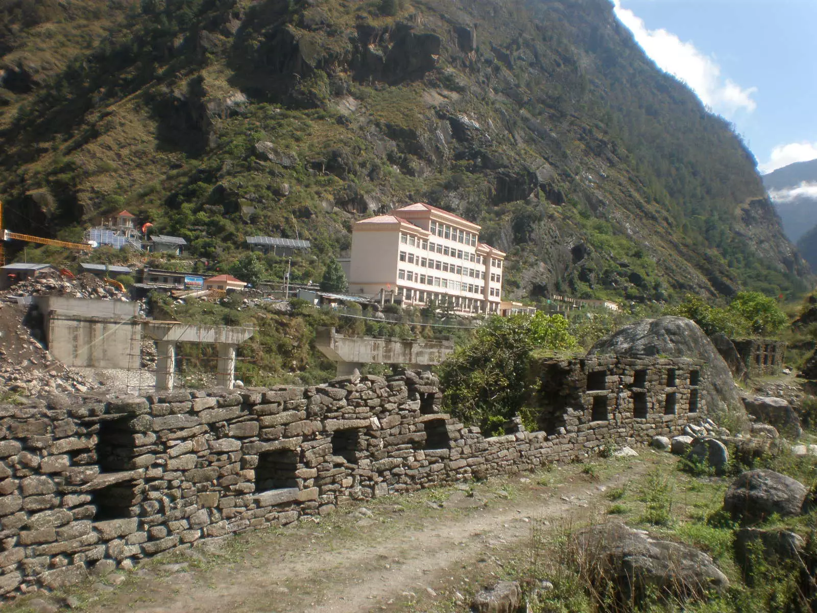 Poste-frontière de Gyirong et fort de Rasuwa, à la frontière entre le Népal et la Chine