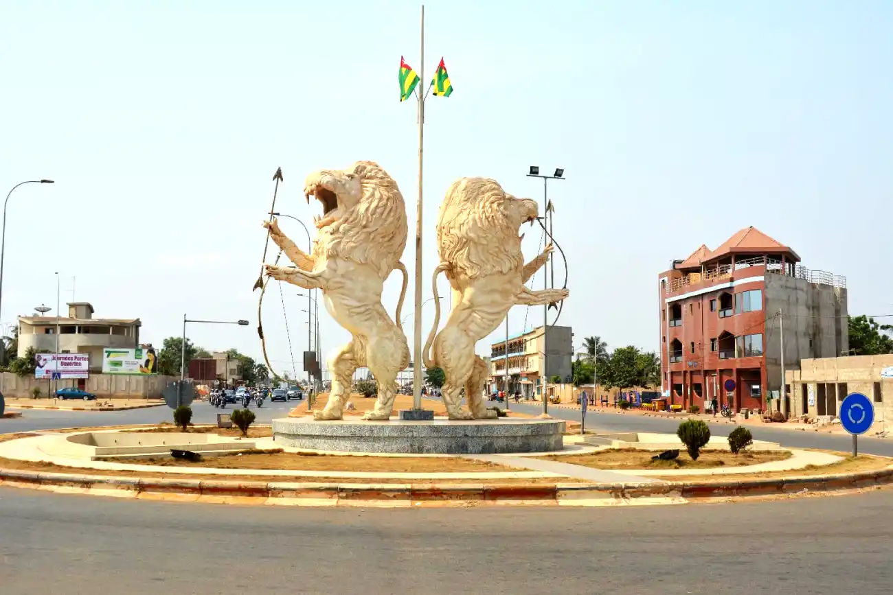 Statue deux lions à Lomé